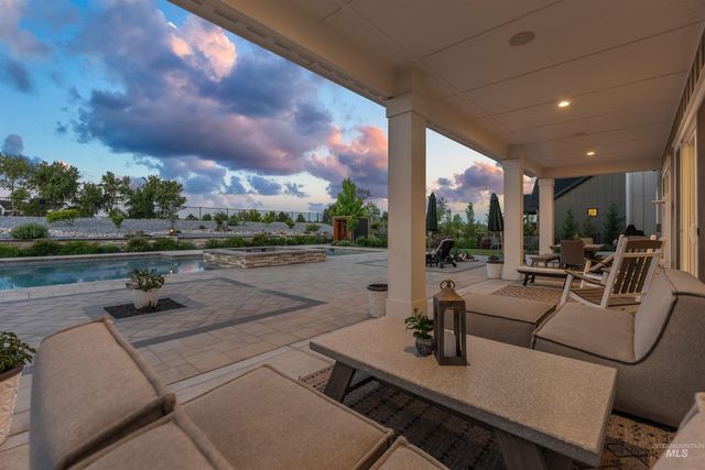 6303 N Salmon Falls Lane, Star, ID 83669