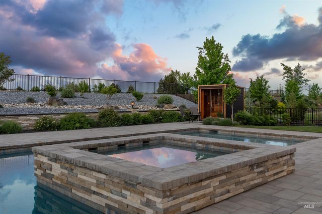 6303 N Salmon Falls Lane, Star, ID 83669