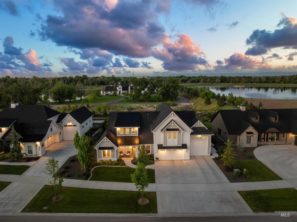 6303 N Salmon Falls Lane, Star, ID 83669