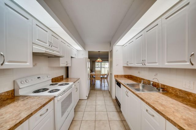 13105 SW 16th Ct 209L, Pembroke Pines, FL 33027