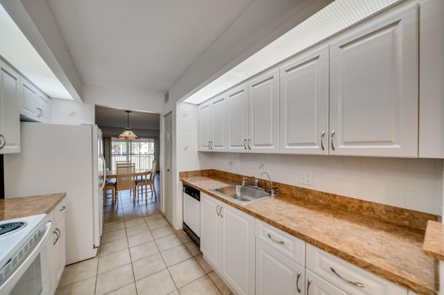 13105 SW 16th Ct 209L, Pembroke Pines, FL 33027