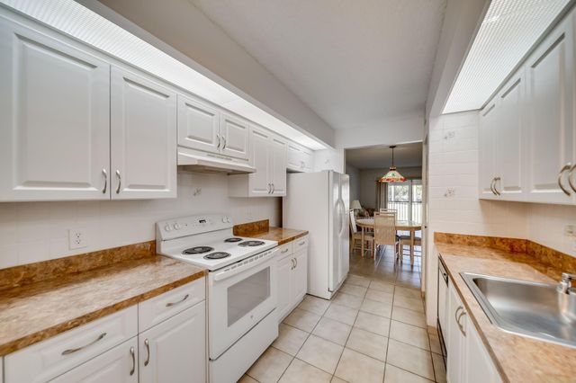 13105 SW 16th Ct 209L, Pembroke Pines, FL 33027