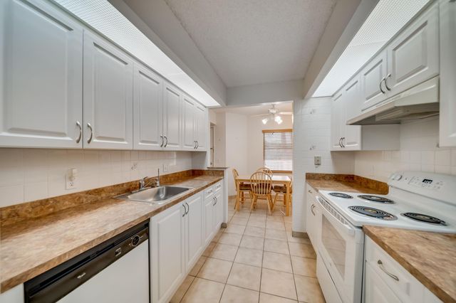 13105 SW 16th Ct 209L, Pembroke Pines, FL 33027