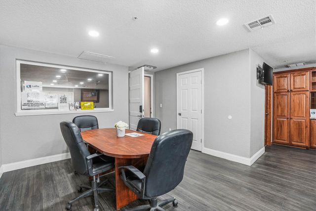3000 W Kellogg Dr, Wichita, KS 67213