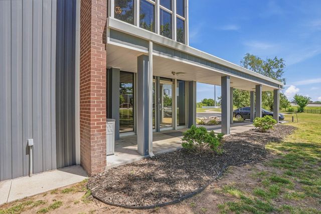 3000 W Kellogg Dr, Wichita, KS 67213