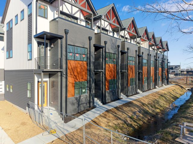 1800 S Holtzclaw Avenue 1861 Zeta Way, Chattanooga, TN 37404