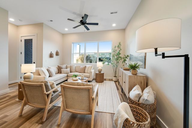 1800 S Holtzclaw Avenue 1861 Zeta Way, Chattanooga, TN 37404