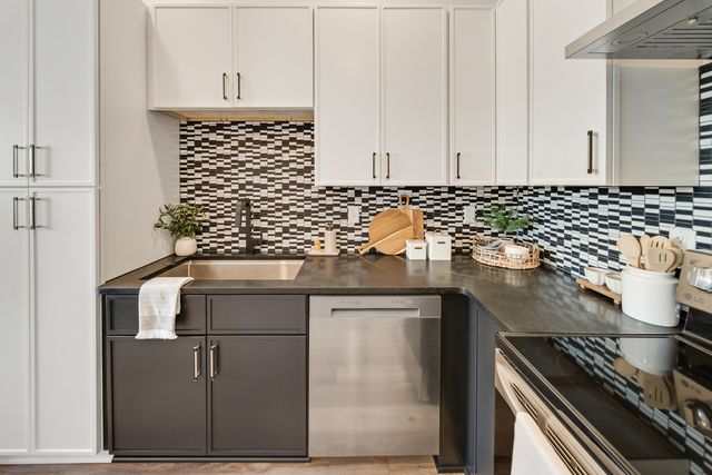 1800 S Holtzclaw Avenue 1861 Zeta Way, Chattanooga, TN 37404