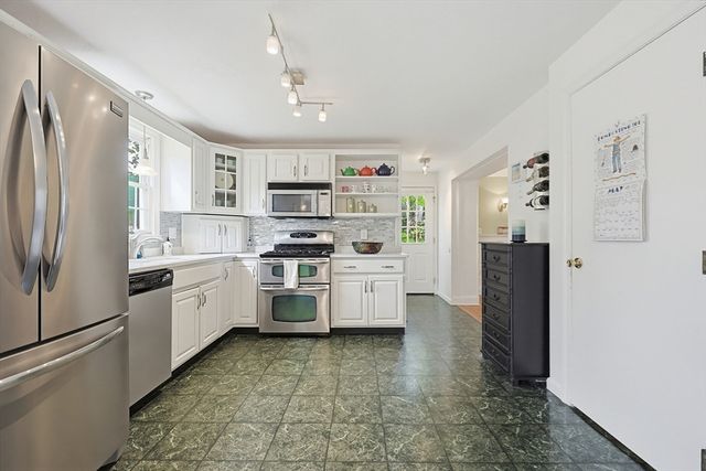 35 Grace Meadows, Taunton, MA 02718