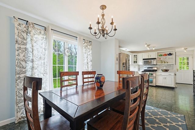 35 Grace Meadows, Taunton, MA 02718