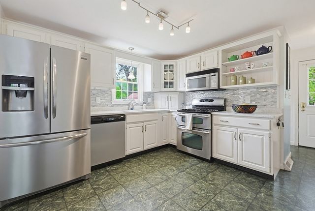 35 Grace Meadows, Taunton, MA 02718