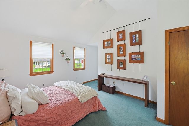 35 Grace Meadows, Taunton, MA 02718