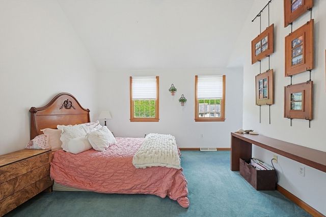 35 Grace Meadows, Taunton, MA 02718