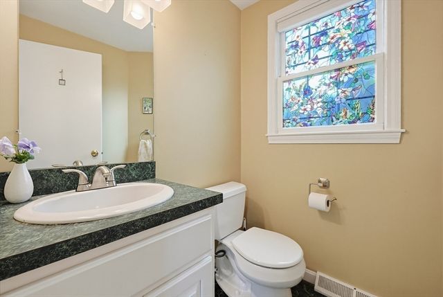 35 Grace Meadows, Taunton, MA 02718