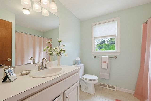 35 Grace Meadows, Taunton, MA 02718