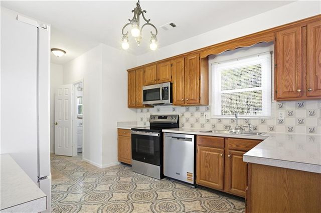 1660 Calvin Davis Circle, Lawrenceville, GA 30043