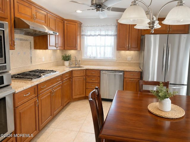 50 Collins Avenue, Middletown, NJ 07748