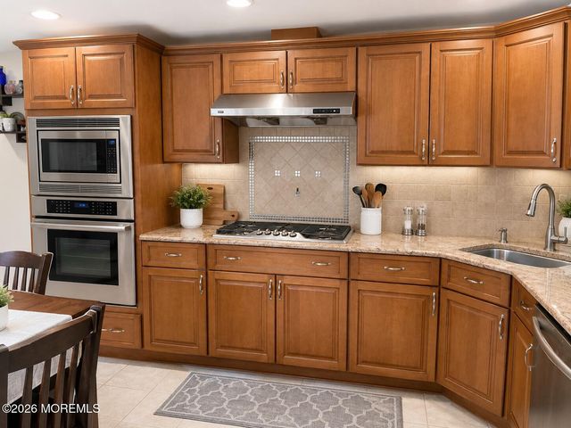 50 Collins Avenue, Middletown, NJ 07748