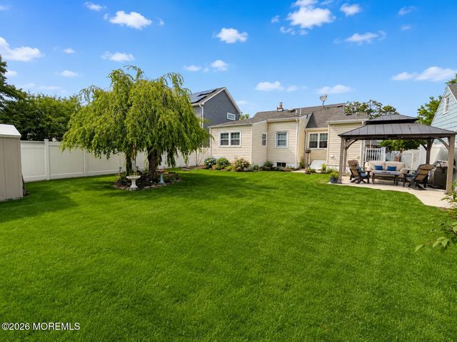 50 Collins Avenue, Middletown, NJ 07748