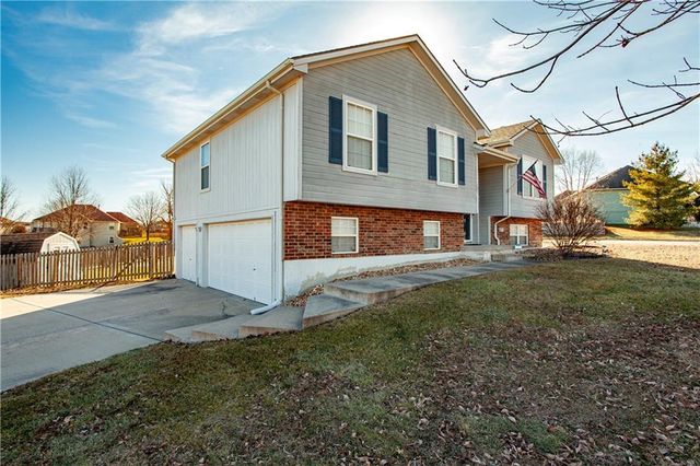 521 SW Lakeview Drive, Grain Valley, MO 64029
