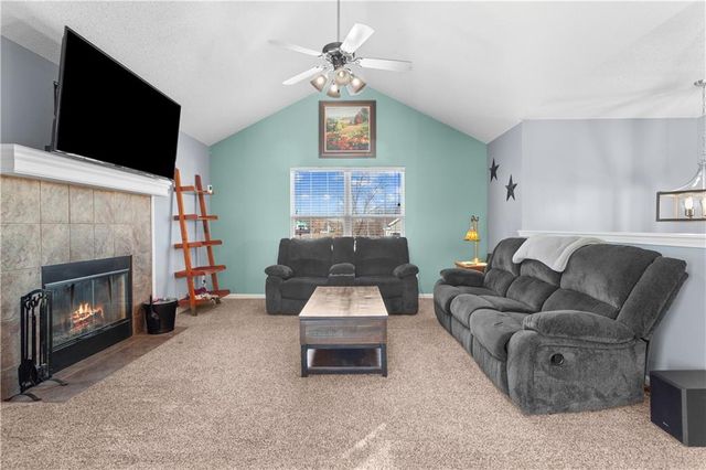 521 SW Lakeview Drive, Grain Valley, MO 64029