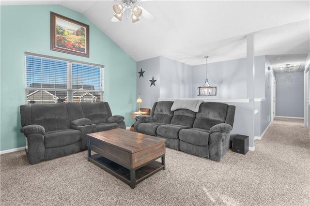 521 SW Lakeview Drive, Grain Valley, MO 64029