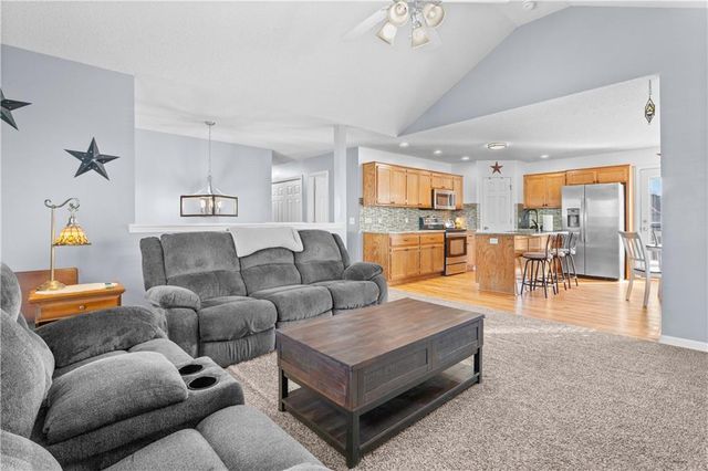 521 SW Lakeview Drive, Grain Valley, MO 64029