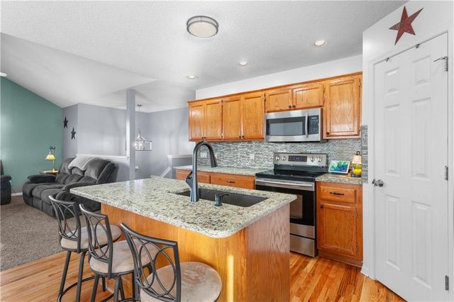 521 SW Lakeview Drive, Grain Valley, MO 64029