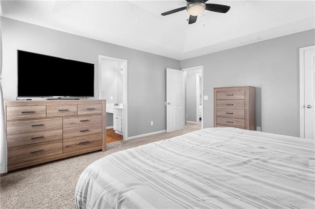 521 SW Lakeview Drive, Grain Valley, MO 64029