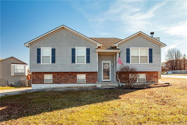 521 SW Lakeview Drive, Grain Valley, MO 64029