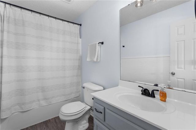 521 SW Lakeview Drive, Grain Valley, MO 64029