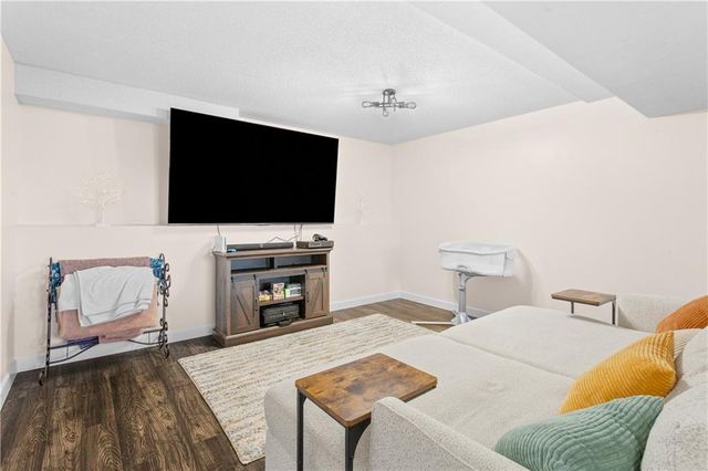 521 SW Lakeview Drive, Grain Valley, MO 64029