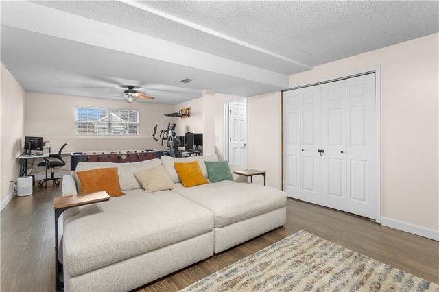 521 SW Lakeview Drive, Grain Valley, MO 64029