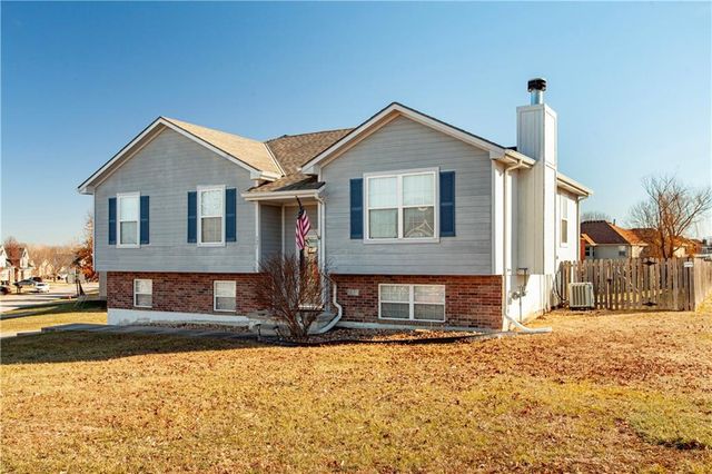 521 SW Lakeview Drive, Grain Valley, MO 64029