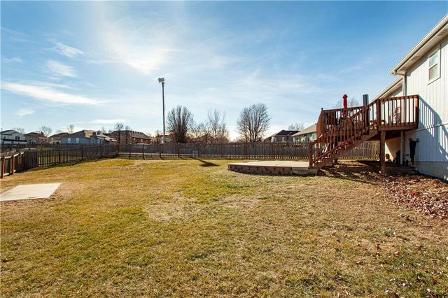 521 SW Lakeview Drive, Grain Valley, MO 64029