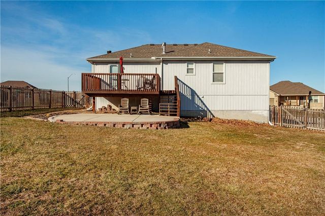 521 SW Lakeview Drive, Grain Valley, MO 64029