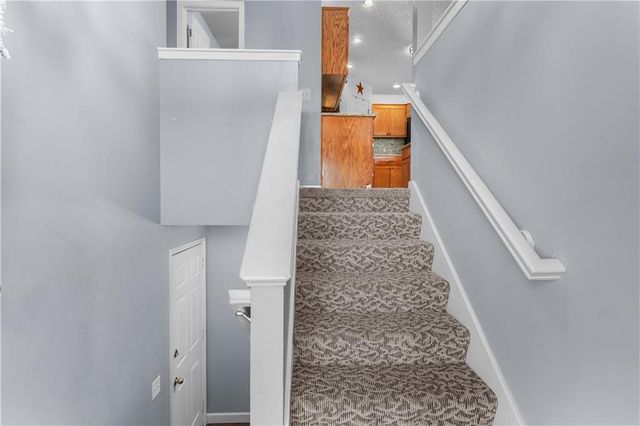 521 SW Lakeview Drive, Grain Valley, MO 64029