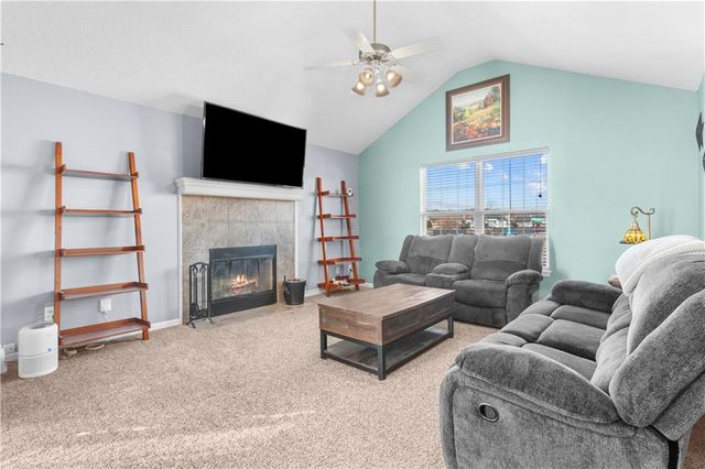 521 SW Lakeview Drive, Grain Valley, MO 64029