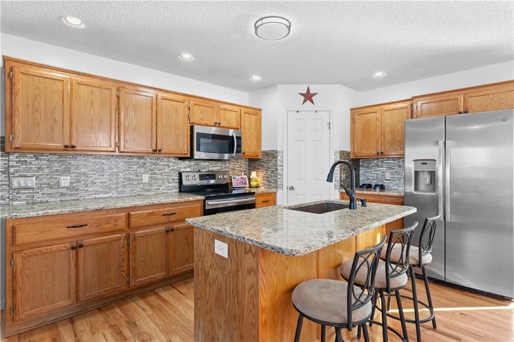 521 SW Lakeview Drive, Grain Valley, MO 64029