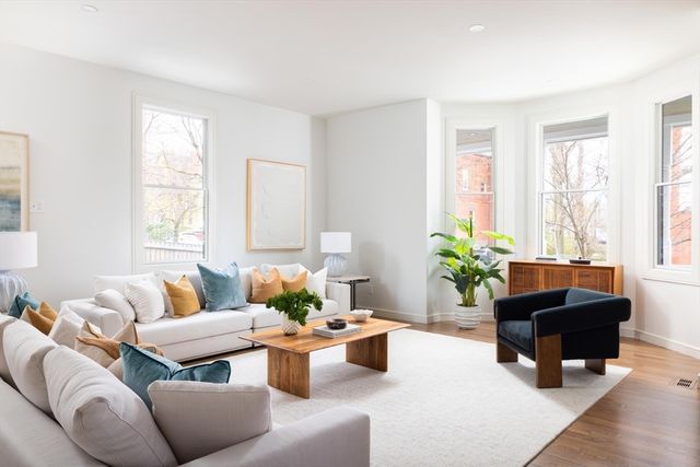 21 Kent Square 1, Brookline, MA 02446