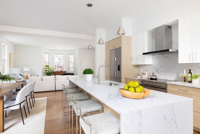 21 Kent Square 1, Brookline, MA 02446