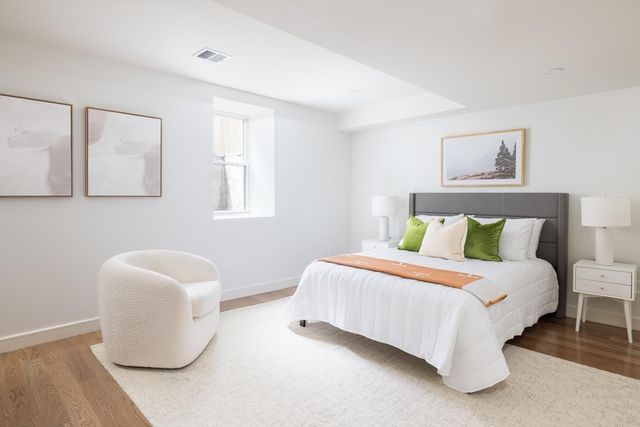 21 Kent Square 1, Brookline, MA 02446