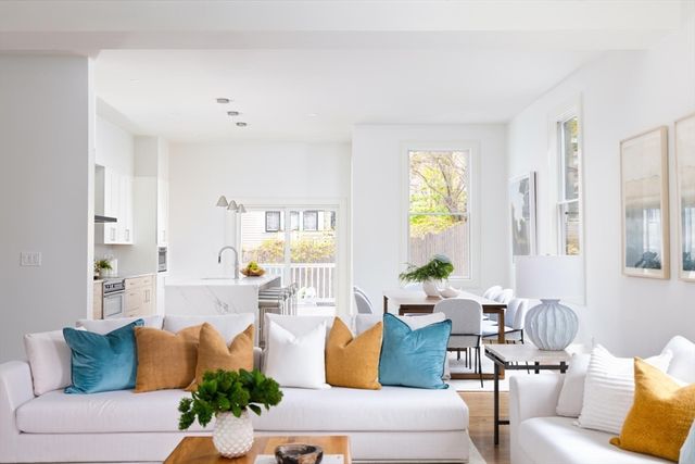 21 Kent Square 1, Brookline, MA 02446