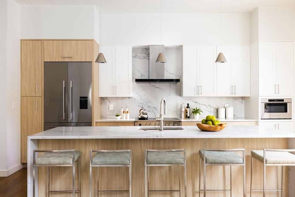 21 Kent Square 1, Brookline, MA 02446