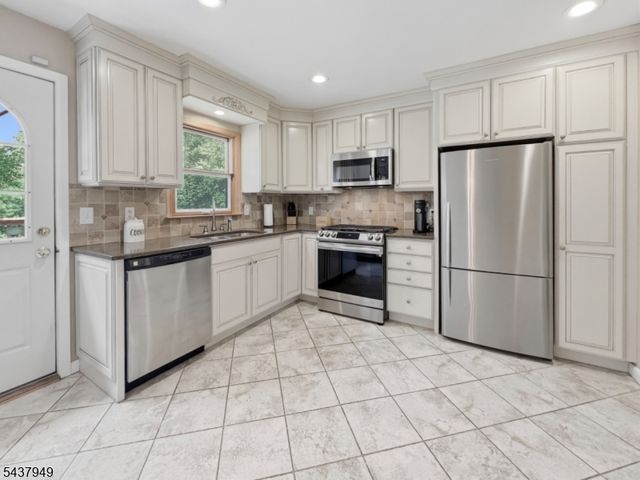 24 Westgate Dr, Sparta Twp., NJ 07871