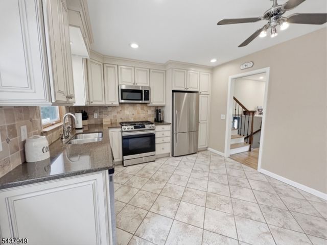24 Westgate Dr, Sparta Twp., NJ 07871