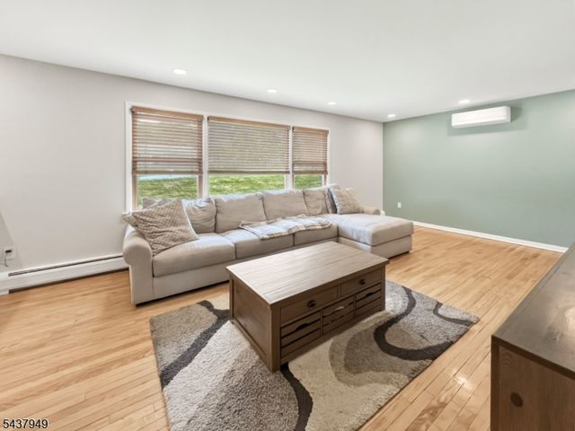 24 Westgate Dr, Sparta Twp., NJ 07871