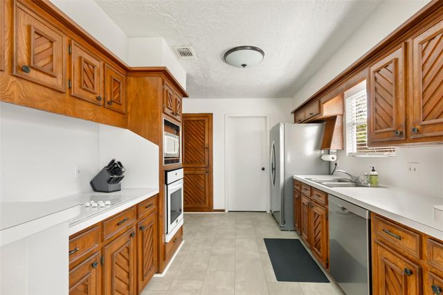 16215 Spinnaker Drive, Crosby, TX 77532