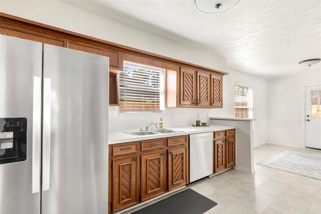 16215 Spinnaker Drive, Crosby, TX 77532