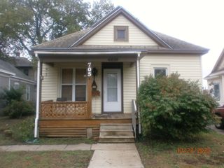 705 W Walnut St, Salina, KS 67401